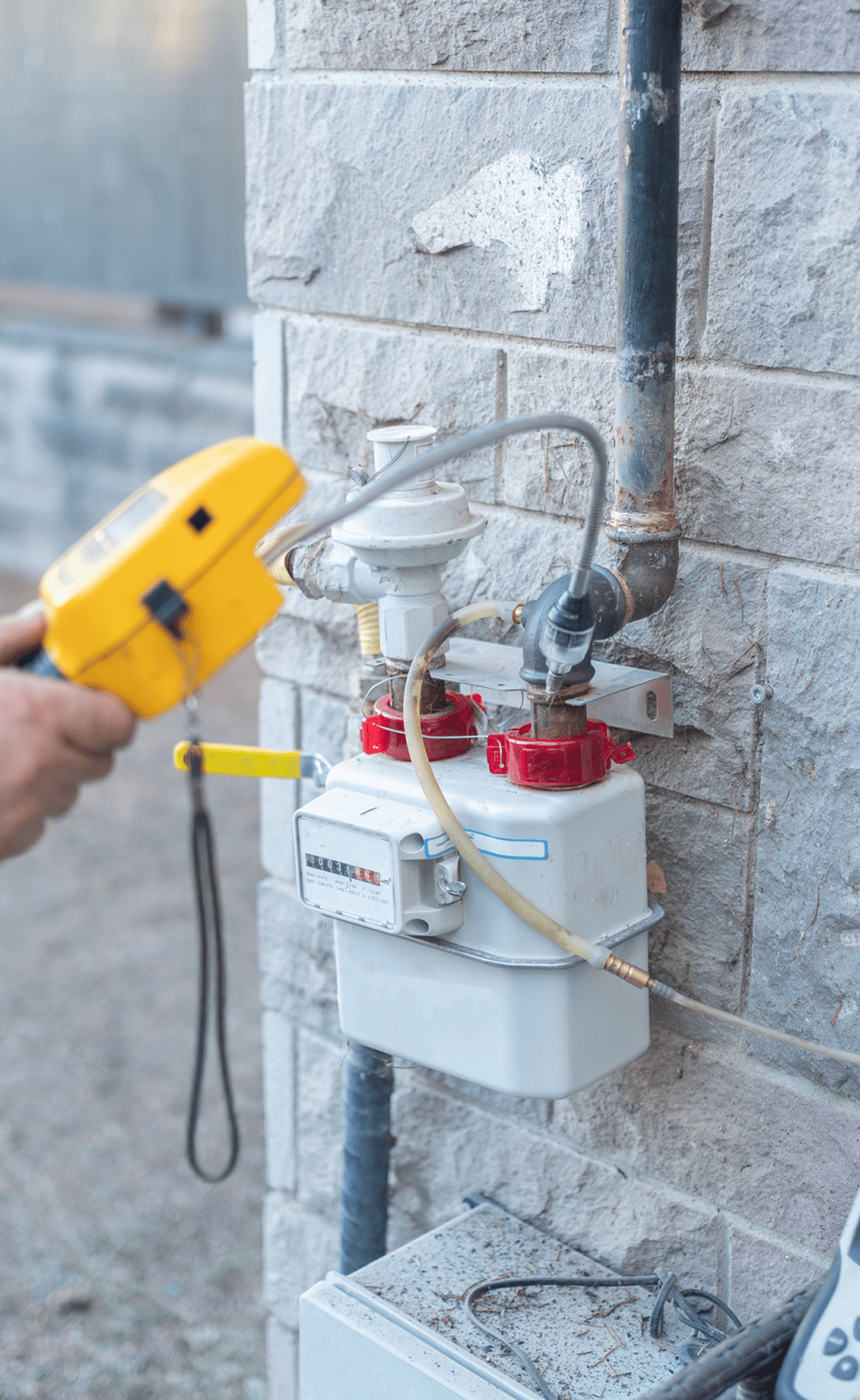 Gas meter inspection with yellow device