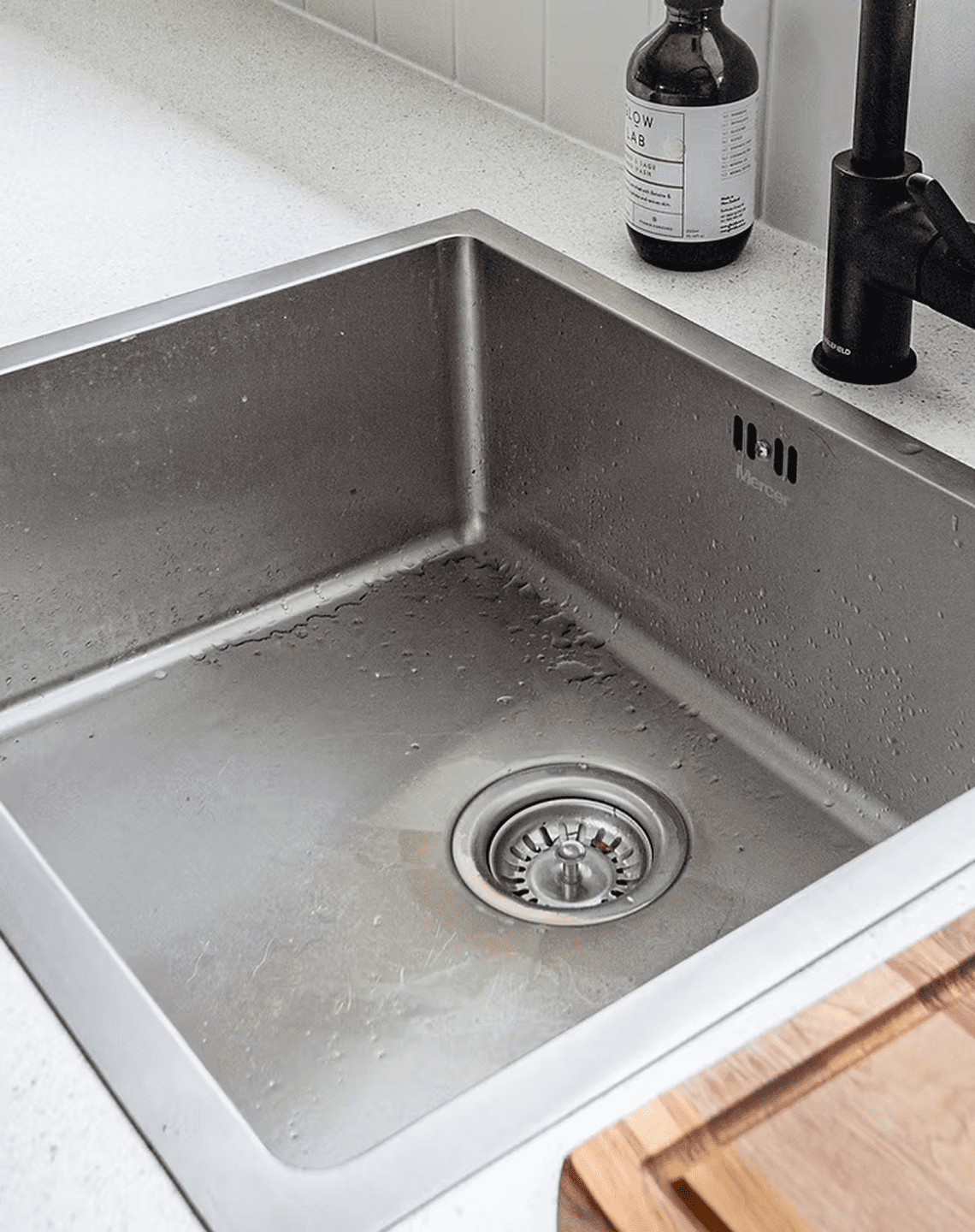Stainless steel kitchen sink with faucet